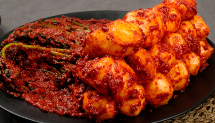 Altari Kimchi Recipe (Chonggak Kimchi)– Korea’s Ponytail Radish Kimchi